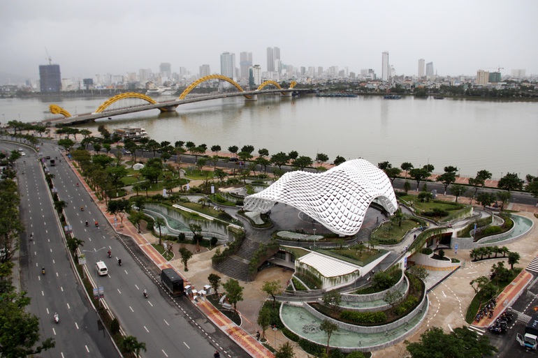 Công viên 700 tỷ bên bờ sông Hàn ở Đà Nẵng thành hình, sẵn sàng đón khách - 1